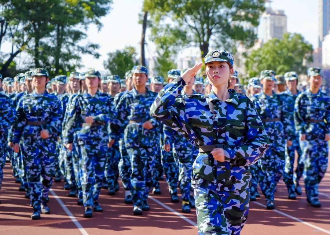 军训这份答卷，泉信学子圆满完成！